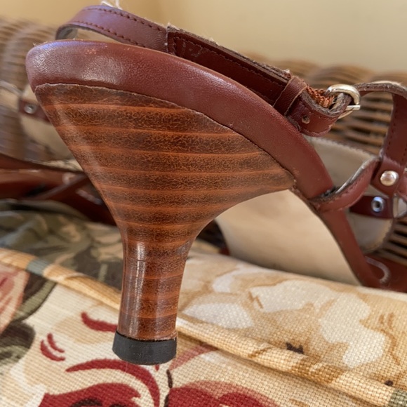 New heel Taps on Brown strappy sandals with wooden heel - Picture 5 of 8